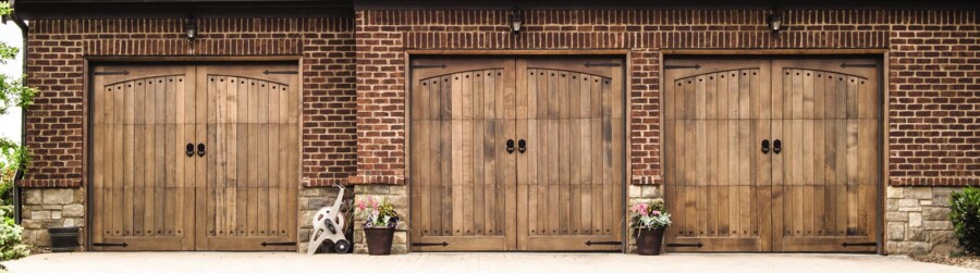 Custom Wood Garage Door - Spear, Clavos